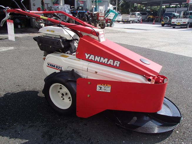 草刈機 YRM821 写真３